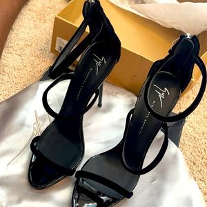 Giuseppe Sandal beautiful never worn